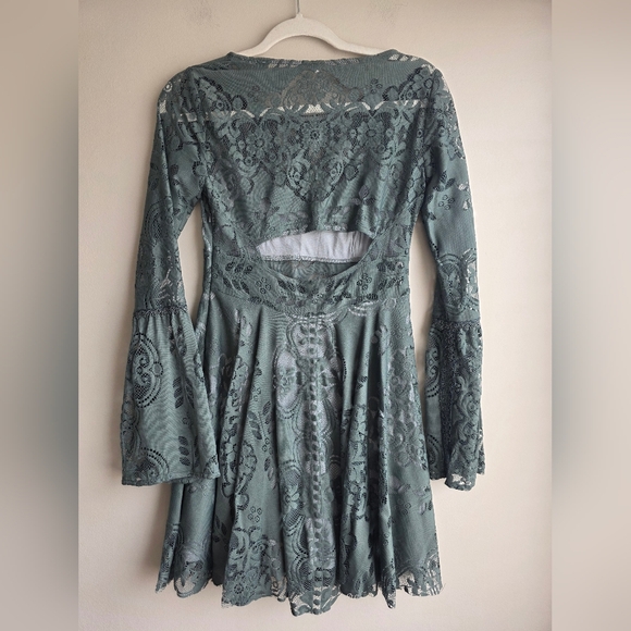 Free People Boho Lace Bell Sleeve Mini Dress - Moss Green - Size 2 - Picture 8 of 9
